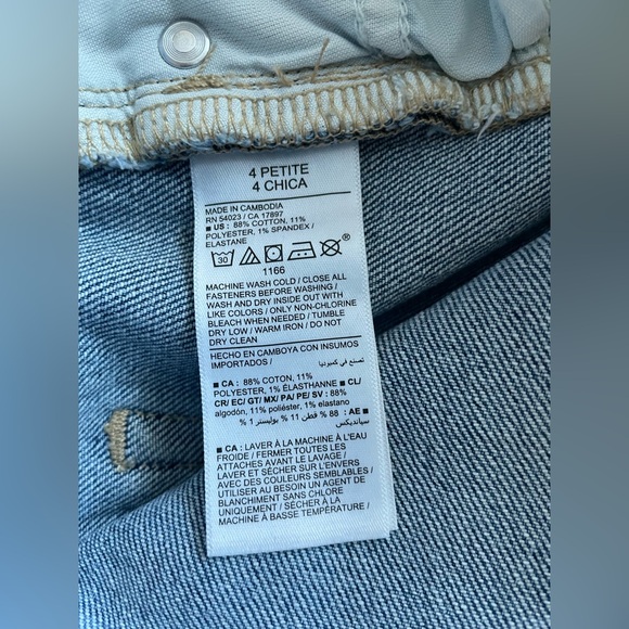 New Old Navy Women Boyfriend Lose Blue Distressed Jeans Size 4P - Picture 8 of 10